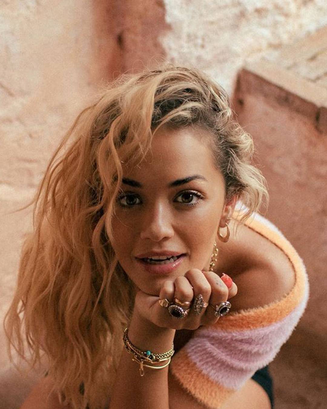 Rita Ora stigla je u Albaniju da pomogne stradalima u potresu