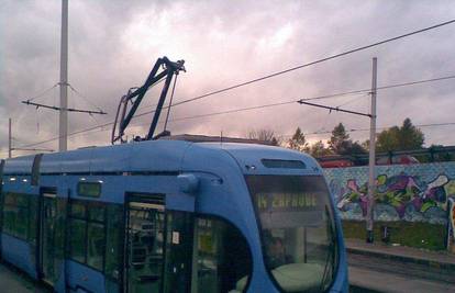 Panika u tramvaju zbog puknute žice za napajanje