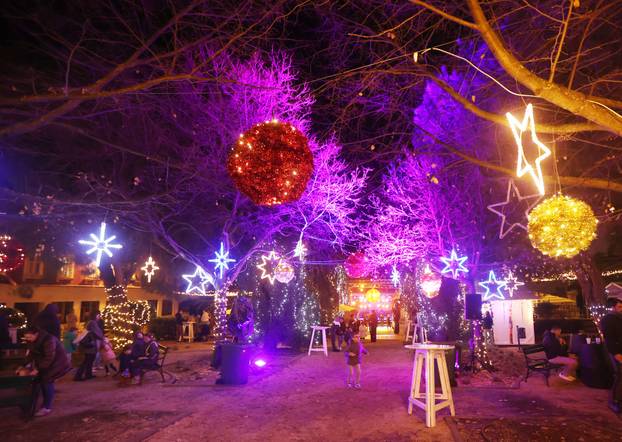 Šibenik: Šibenska Adventura zapo?ela koncertom Parnog valjka u perivoju Roberta Visianija