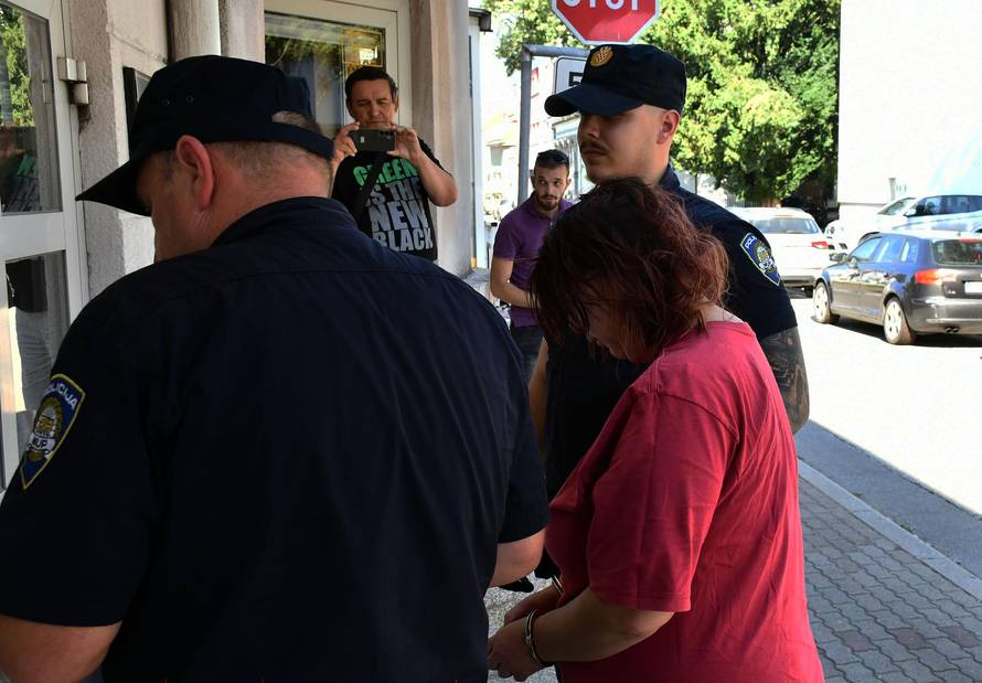 Slavonski Brod: U Županijsko državno odvjetništvo  privedena žena (37) osumnjičena za ubojstvo muškarca F.V. (71)