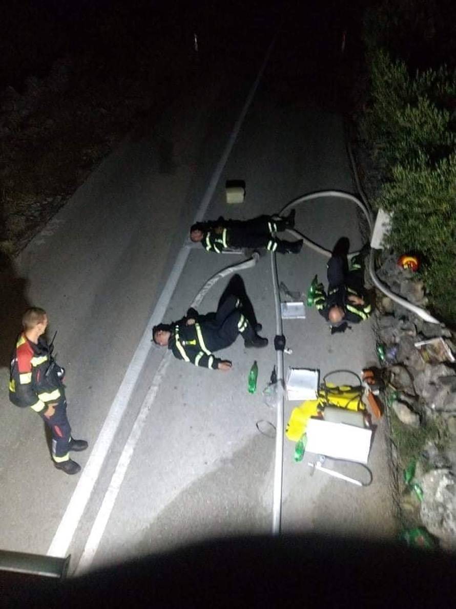 Vatrogasci klonuli od umora: Cijelu noć gasili požar na Hvaru