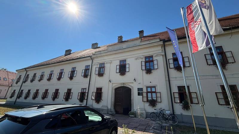 Policija upala u gradsku upravu u Slavonskom Brodu