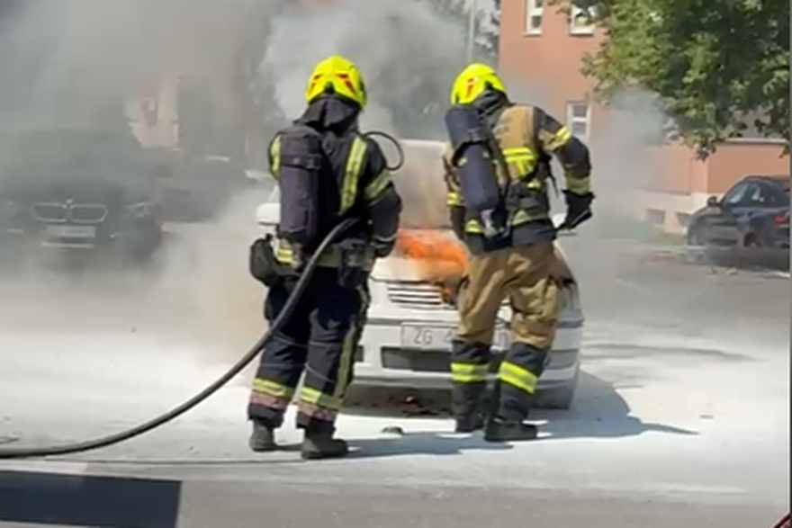Zagreb: Požar automobila