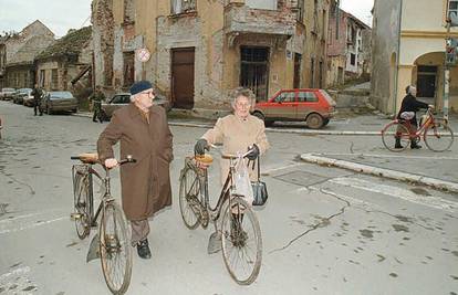 Ceste su bile neprepoznatljive, nakon pada Vukovara izgledale su kao veliko odlagalište cigli