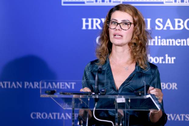 Zagreb: Ivan Penava predstavio je Vlatku Vukelic kao novu clanicu Domovinskog pokreta