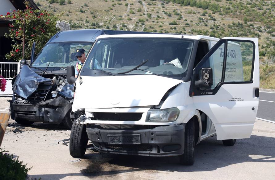 Sudarili se bus i kombi: Više ljudi ozlijeđeno, u bolnici su