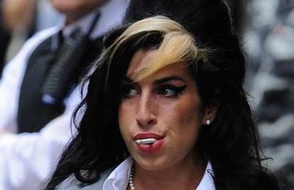 Amy Winehouse svaki tjedan testira se na drogu