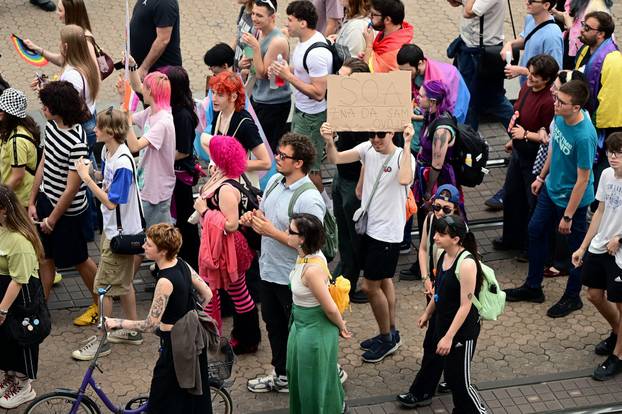 Zagreb: 25. Povorka ponosa LGBTIQ zajednice "Korak po korak, iskorak!"