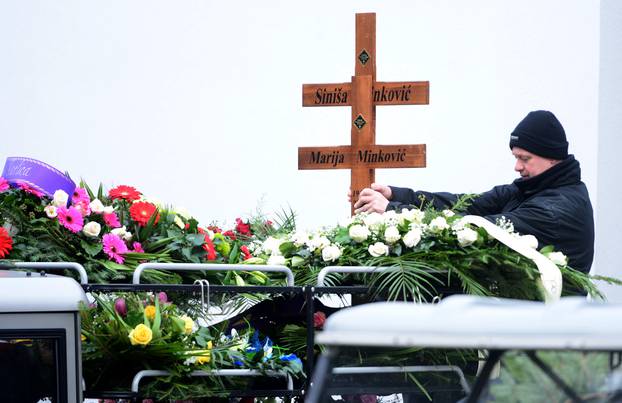Zagreb: Na MiroÅ¡evcu odrÅ¾an sprovod tragiÄno ubijenima