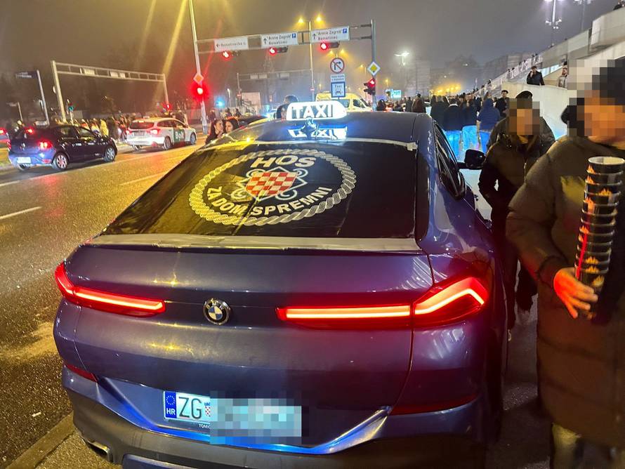 Ovo je taksi ispred Arene gdje je Thompson jučer imao koncert