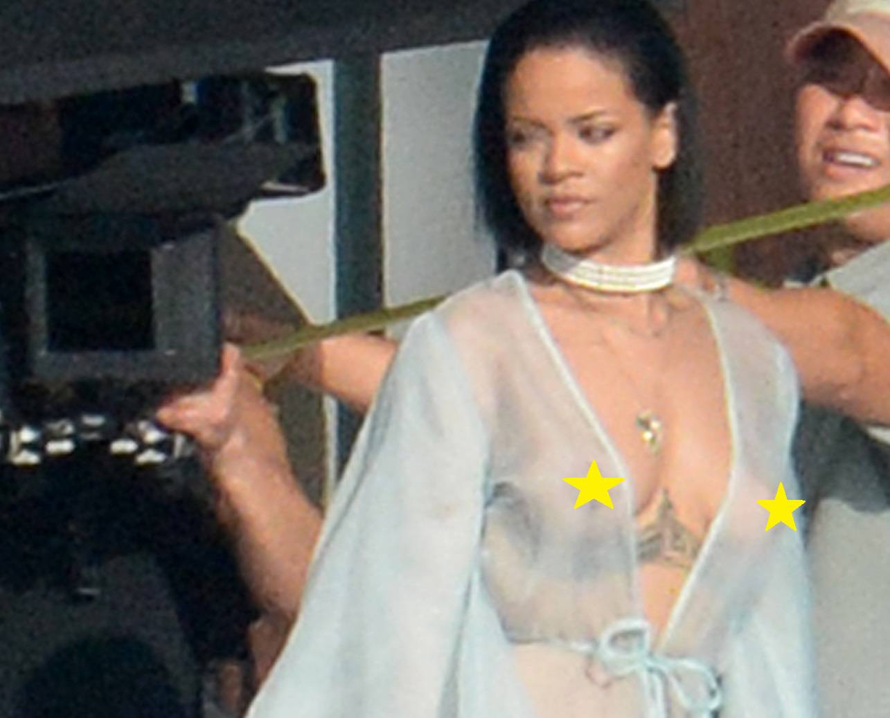 Ispod prozirnog ogrtača samo tangice: Rihanna pokazala sve