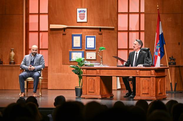 Zagreb: Ansambl kazališta Kerempuh premijerno je izveo predstavu Nenada Stazića "Pljuska"