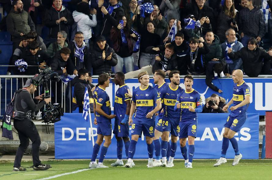 LaLiga - Deportivo Alaves v FC Barcelona