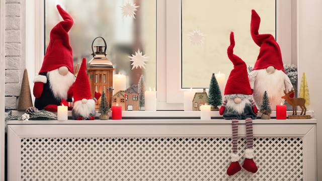 Cute,Christmas,Gnomes,And,Other,Festive,Decorations,On,Windowsill,In