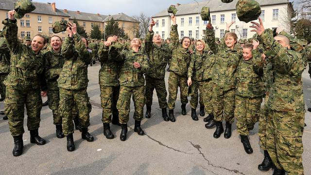 Većina Hrvata želi vojni rok: 'To je odgoj i jača duh mladih'