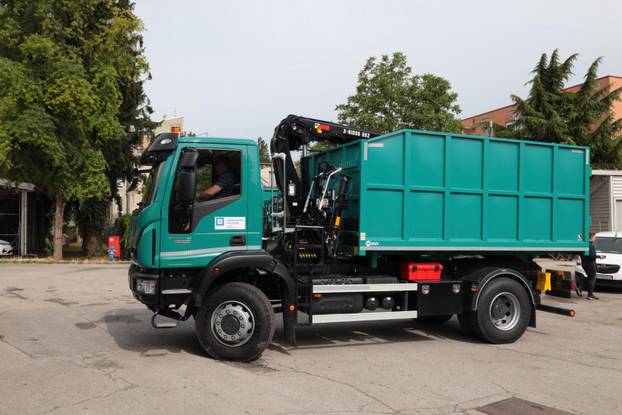 FOTO Splitu stigla pomoć iz Zagreba nakon velike oluje