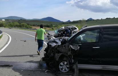 Dvoje mrtvih i dvoje ozlijeđenih u teškoj nesreći kod Udbine