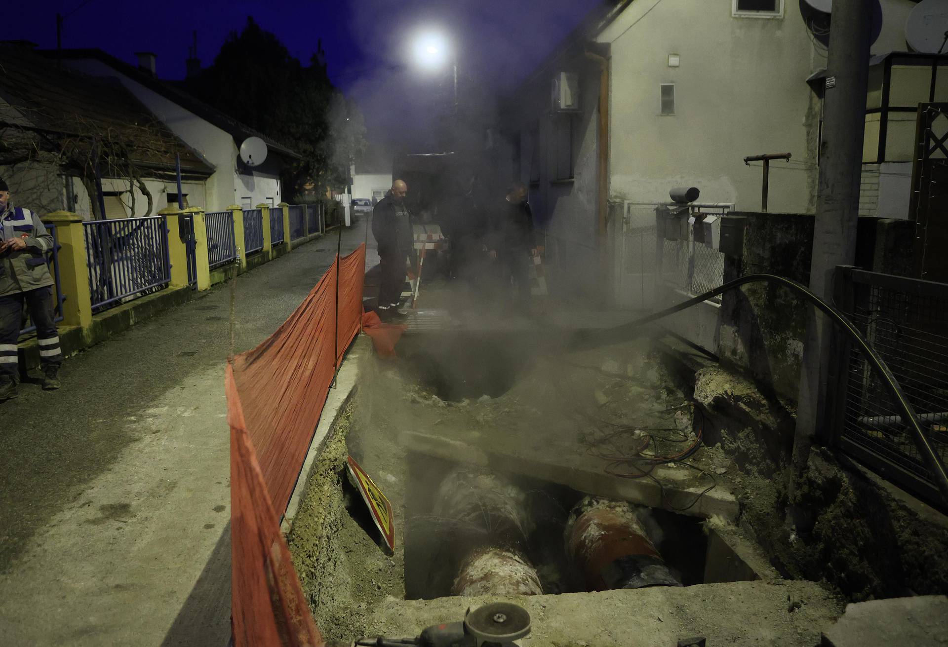 Zagreb: Sanacija puknuća magistralnog vrelovoda na Brdovečkoj cesti