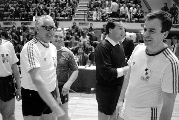 Zagreb: Humanitarni malonogometni turnir političkih stranaka u Domu sportova, 16.4.1990. - 17.4.1990.