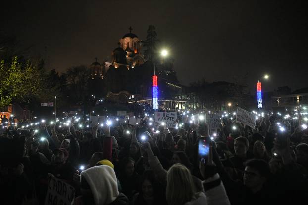FOTO Dramatične scene u Srbiji: Studenti prosvjedovali ispred zgrade RTS-a. 'Vučiću, stop!'
