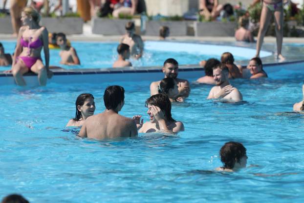 24 SATA: Kupaći uživaju na obnovljenim bazenima Copacabana