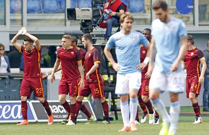 Roma deklasirala Lazio, Napoli izgubio susret i nade za titulu