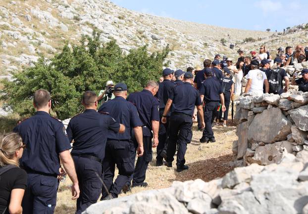 Na Kornatima obilježena 19. godišnjica tragedije u kojoj je poginulo 12 vatrogasaca