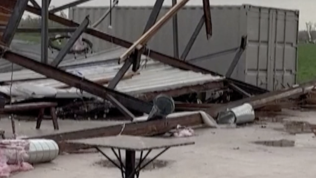 Najmanje dvoje ljudi poginulo je u Oklahomi: Tornado je rušio sve, moglo bi biti još jakih oluja