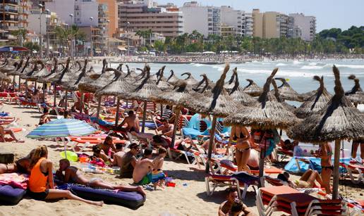 Lažnim znakovima tjeraju turiste s popularnih plaža u Španjolskoj - mnogi su nasjeli