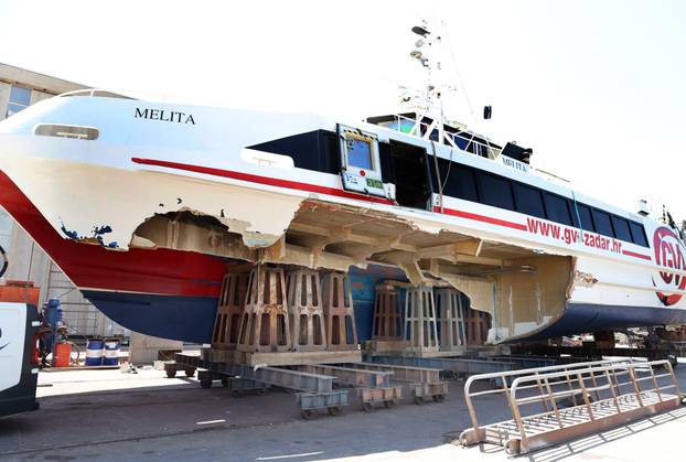 Ošte?eni katamaran Melita dotegljen u šibensko brodogradilište Iskra