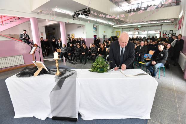 Kuršanec: U OŠ Kuršanec održana komemoracija za djecu stradalu u požaru