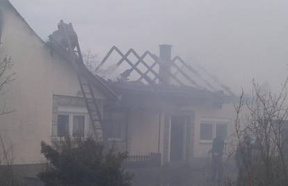 Potpuno izgorjela obiteljska kuća, ozlijeđenih ljudi nije bilo