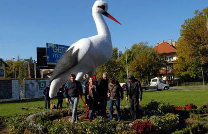 Oda ljubavi: Rodan dobio pet metara visoku maketu 