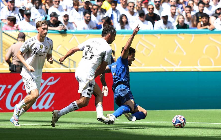 FIFA Club World Cup - Group H - Real Madrid v Al Hilal