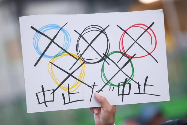 Protest against IOC President Bach in Tokyo