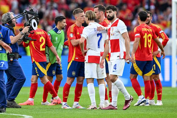 Berlin: Dani Olmo i Lovro Majer nakon utakmice su razmijenili dresove