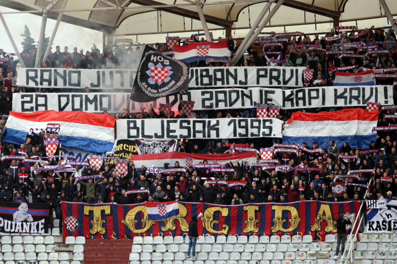 Split: Torcidin transparent kojim su odali poÄast vojnicima u akciji "Bljesak"