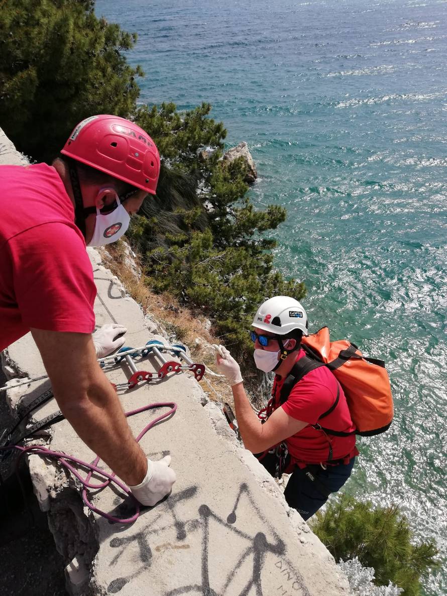 'Halo 112! Tko mi može spasiti novčanik i torbicu s litice?'