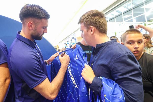 Zagreb: Otvorenje novog Dinamovog fan shopa