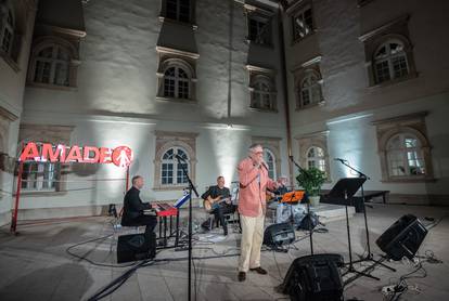 Zagreb: Stjepan Jimmy Stanić održao je koncert u Klovićevim dvorima