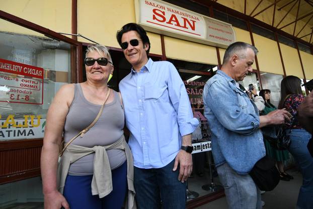 Bjelovar: Glumci u sklopu BOk festivala sami su bili eksponati u izlogu namještaja San