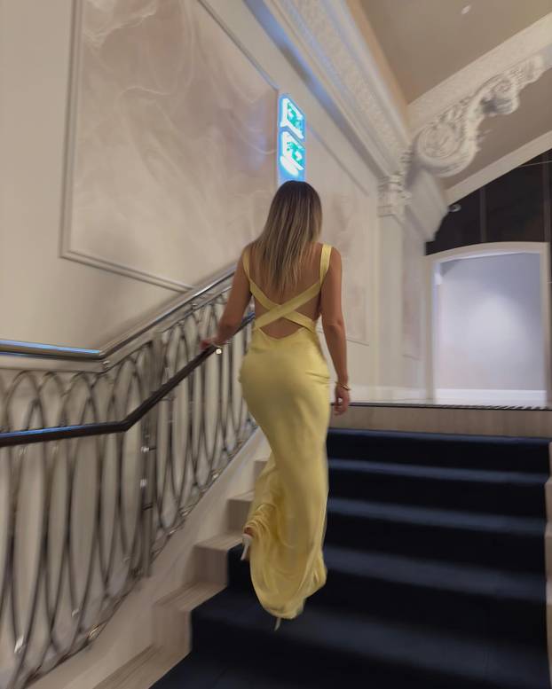 FOTO Unuka legende kriketa izazvala pomamu bez grudnjaka