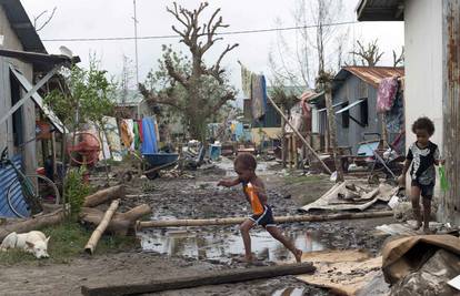 Deseci mrtvih: Uragan razorio Vanuatu, počela stizati pomoć