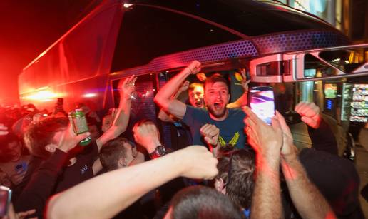 FOTO Doček za pamćenje! Evo kako su igrači i navijači Dinama slavili pobjedu protiv Hajduka