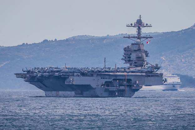 Odlazak nosača zrakoplova USS Gerald Ford iz akvatorija Splita
