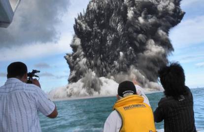 Potres je izazvao erupciju vulkana na morskom dnu