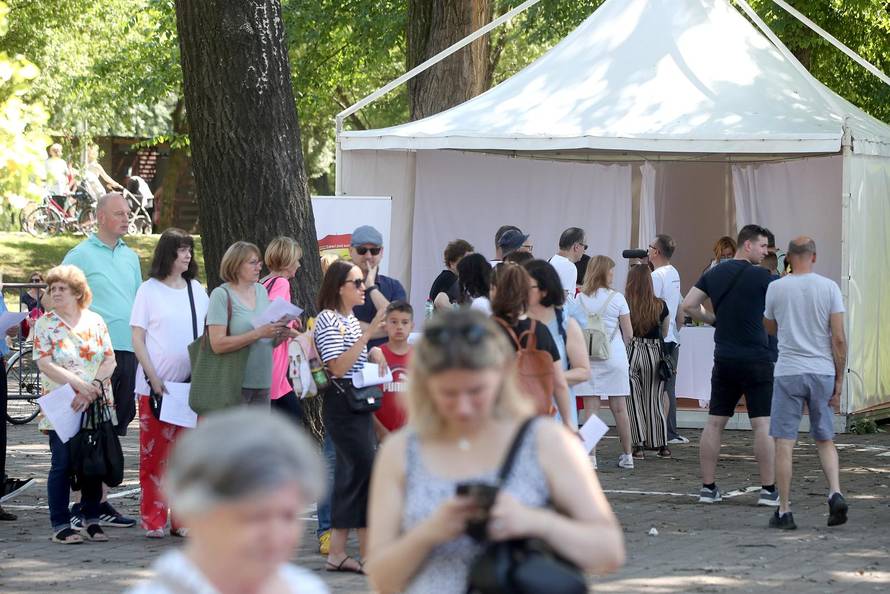 Zagreb: Organizirana javnozdravstvena akcija "To nisu samo ženske stvari" na Bundeku