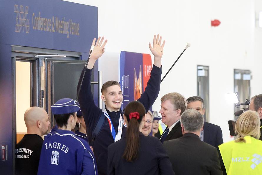 Zagreb: Rukometaši sletjeli u zračnu luku nakon osvojenog srebra na Svjetskom prvenstvu