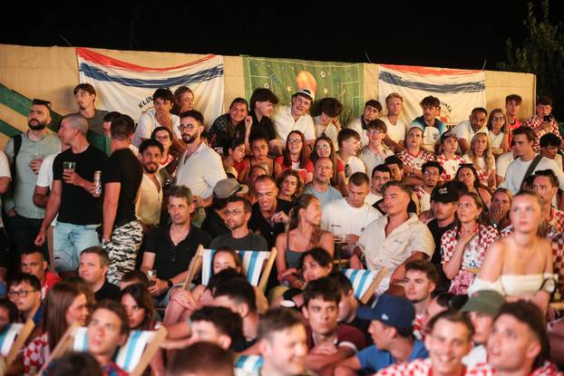 Split: Navijači Hrvatske reprezentacije prate utakmicu protiv Paname