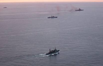 Ruski ratni brodovi s borbenim zrakoplovima plove prema Siriji